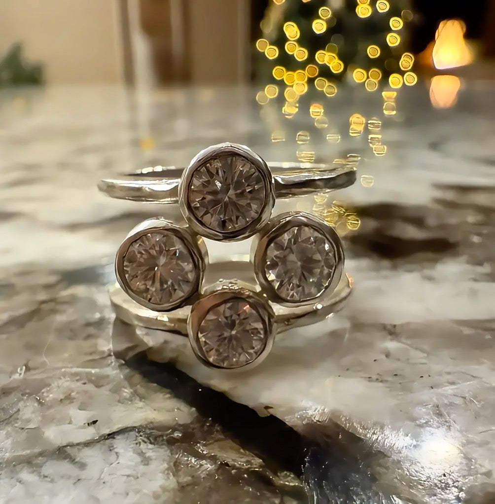 4 Stone Diamond Pattern Smart Ring Jacket